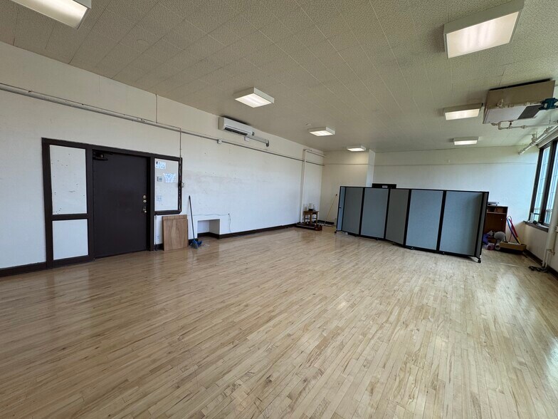 More Photos Of 115 NW State St, Pullman Loft Creative Space For Sale