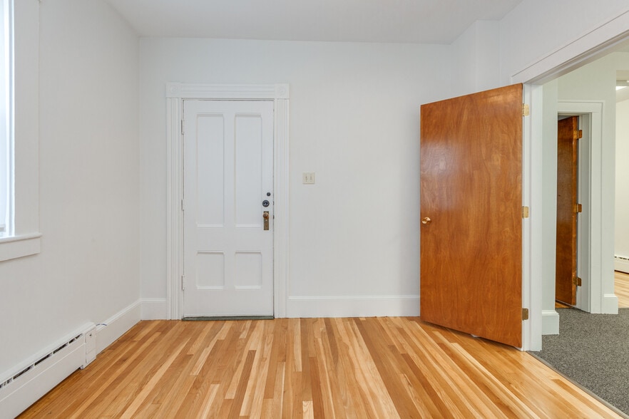 More Photos Of 84 Bay St, Manchester Office Residential For Lease