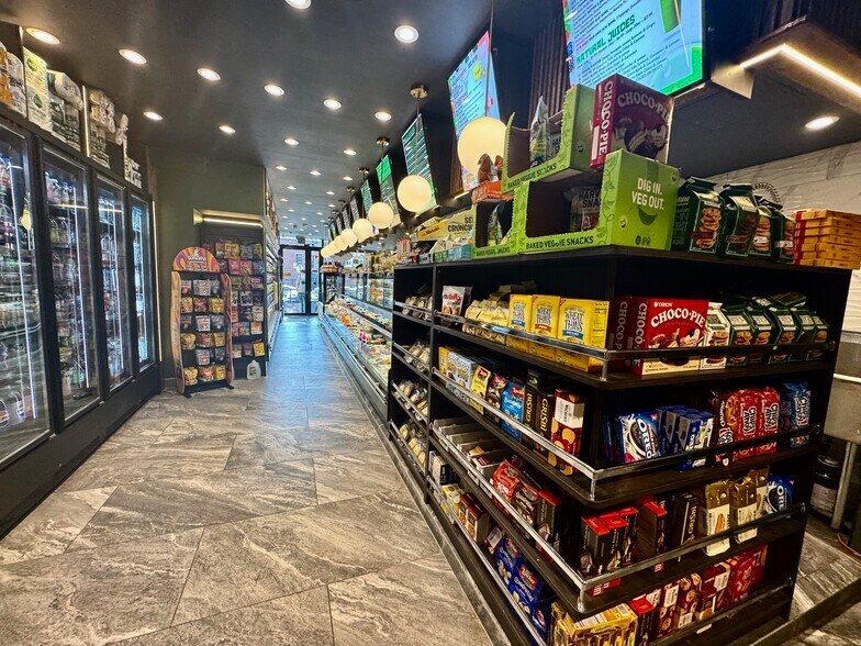 More Photos Of 322 Union Ave, Brooklyn General Retail For Sale