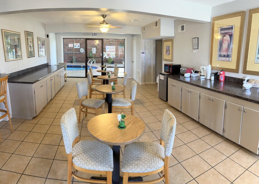 More Photos Of 706 S Kerr Blvd, Sallisaw Hotel For Sale