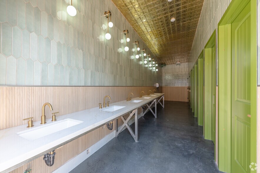 More Photos Of 1561 Commerce st, Las Vegas Unknown For Lease