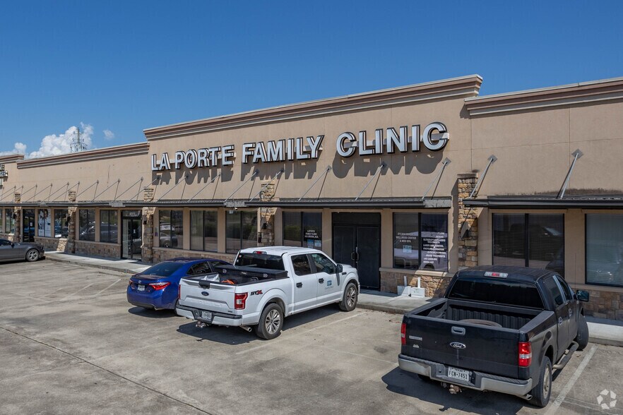 More Photos Of 401 W Fairmont Pky, La Porte General Retail For Sale