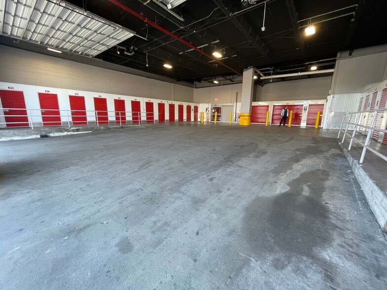 More Photos Of 1260 Zerega Ave, Bronx Self Storage For Lease