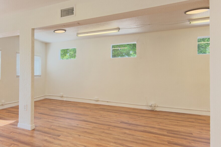 More Photos Of 1200 40th St S, Saint Petersburg Office For Lease