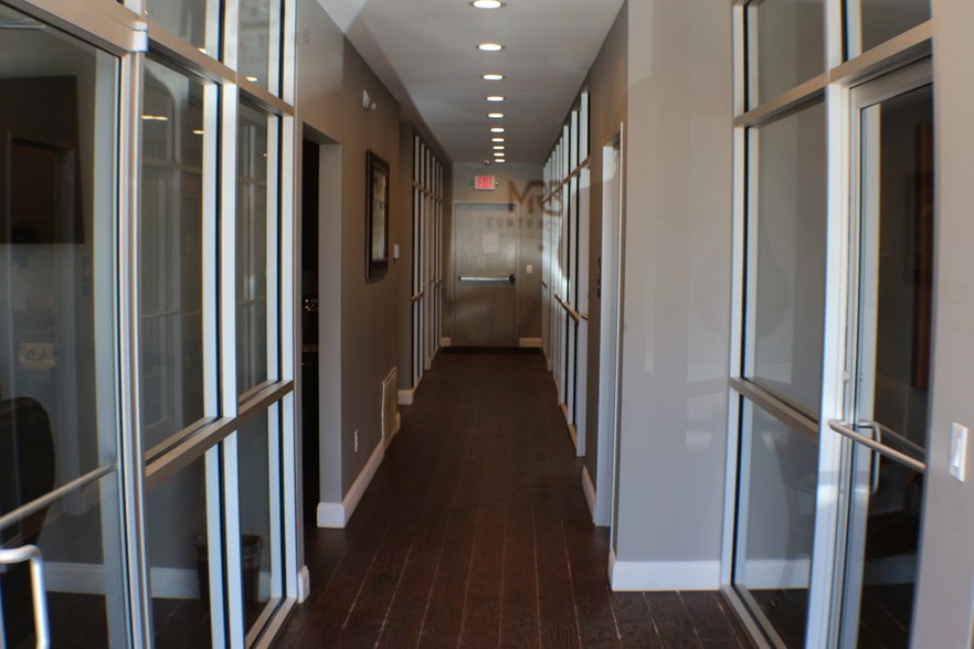 More Photos Of 618 S Belt Line Rd, Irving Office For Lease