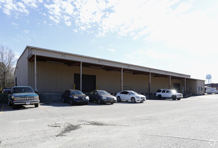 More Photos Of 401 Broad St, Fuquay-Varina Manufacturing For Lease