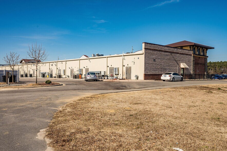 More Photos Of 221-271 Flagstone Ln, Raeford Storefront Retail Office For Lease