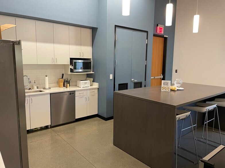 More Photos Of 101 E 6th St, Vancouver Office For Lease