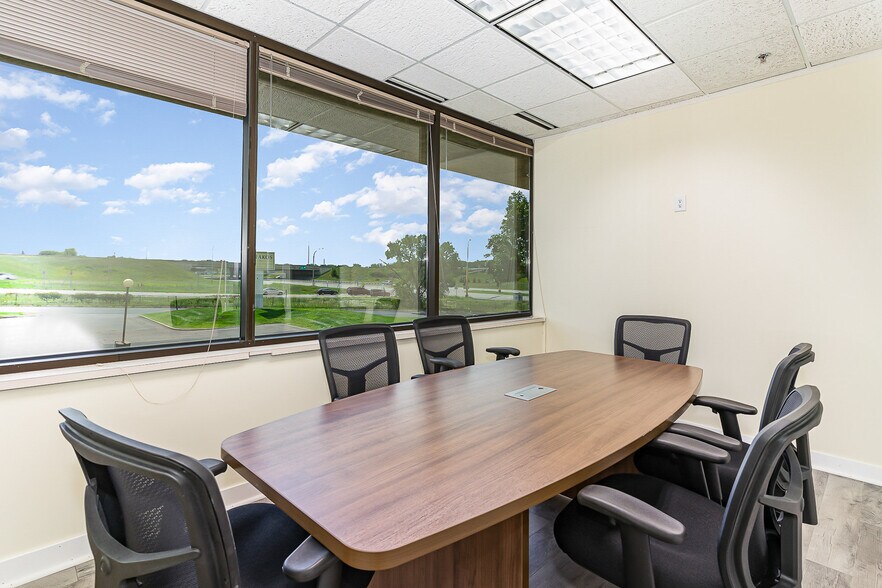 More Photos Of 941 Hillwind Rd NE, Minneapolis Medical For Lease