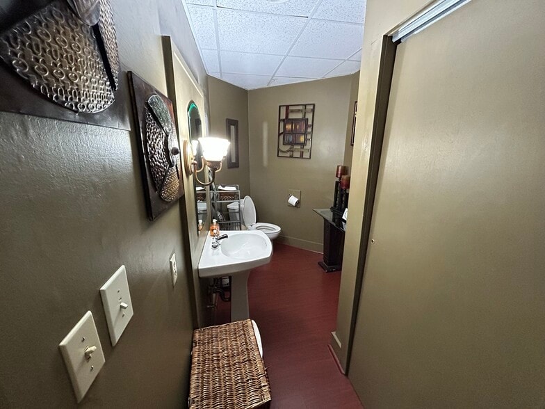 More Photos Of 6112 Benneville St, Cincinnati Freestanding For Sale