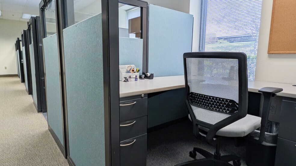 More Photos Of 20 Research Pky, Old Saybrook Light Manufacturing For Lease