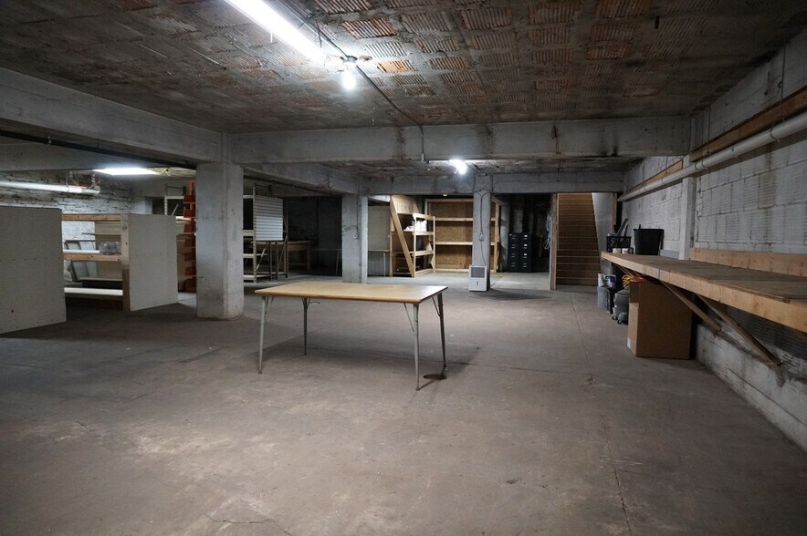 More Photos Of 413 N Main St, Charles City Storefront For Sale