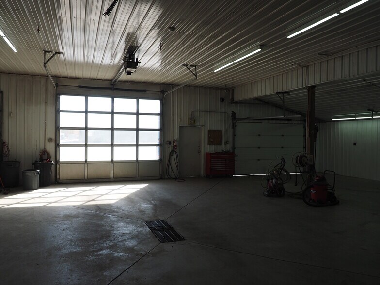 More Photos Of 9430 N Karen Dr, Mooresville Light Distribution For Lease