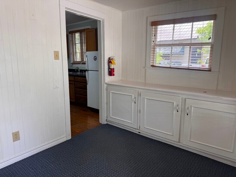 More Photos Of 400 Harvey St, San Marcos Office For Sale