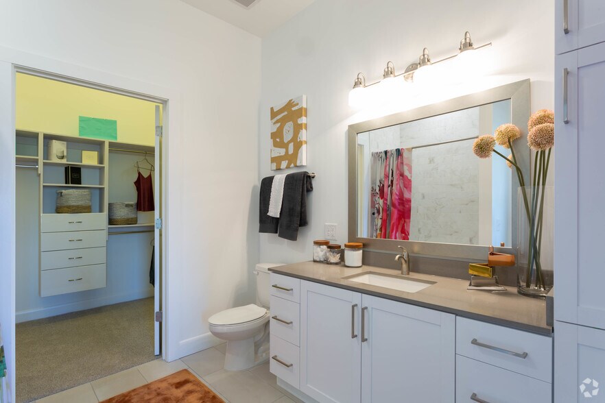 More Photos Of 880 W Peachtree St NW, Atlanta Apartments For Lease