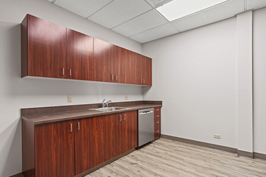 More Photos Of 10579 Bradford Rd, Littleton Medical For Lease