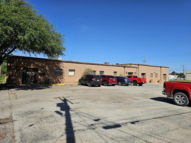 More Photos Of 202-226 S Leggett Dr, Abilene Office For Sale