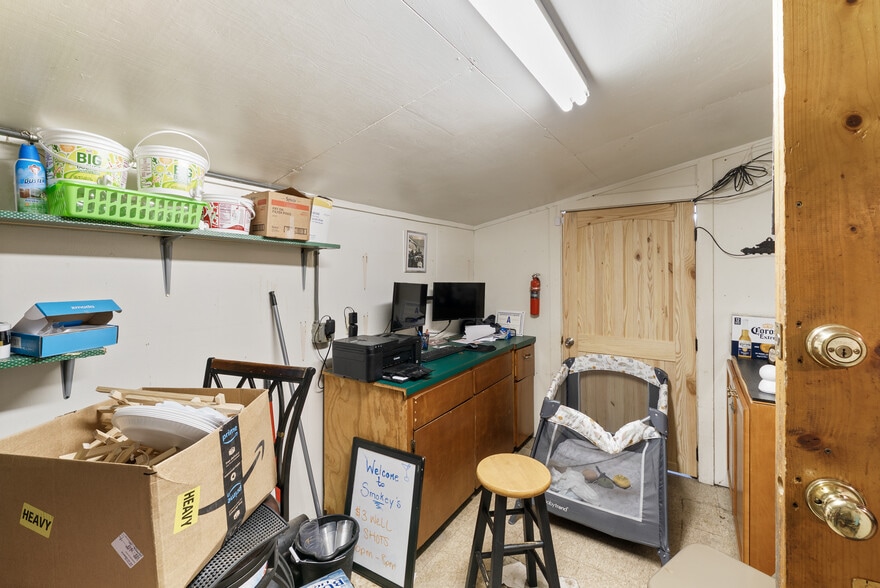 More Photos Of 512 S US Highway 301, Jesup Storefront For Sale