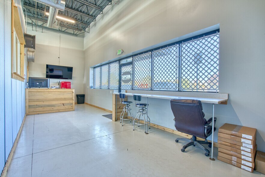 More Photos Of 3600 Stagecoach Rd, Longmont Industrial For Lease