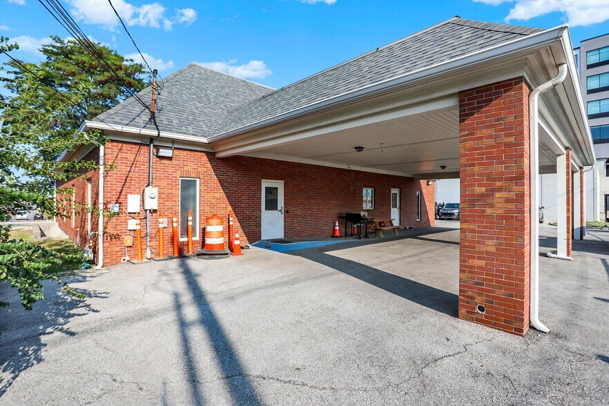 More Photos Of 615 Russell Ave, Indianapolis Medical For Sale