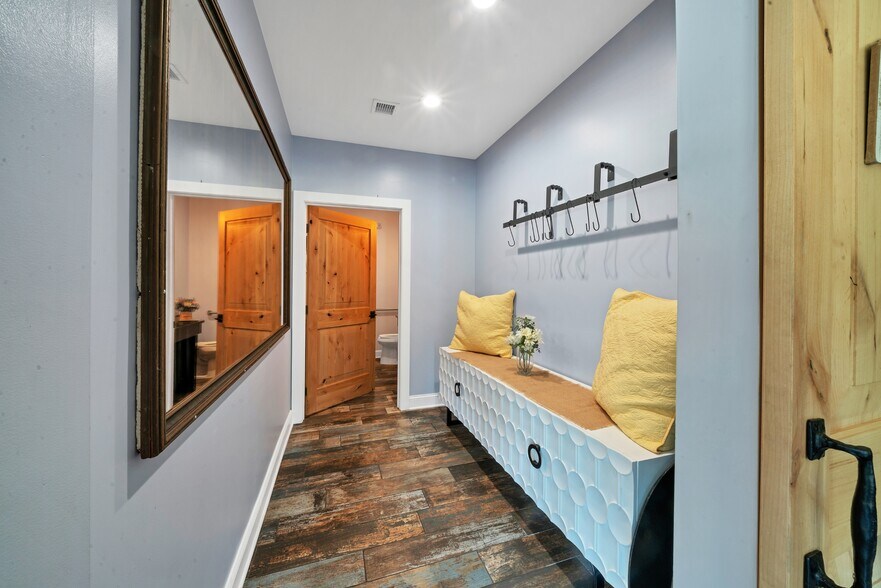 More Photos Of 11 Lakeside Dr E, Belvidere Restaurant For Sale