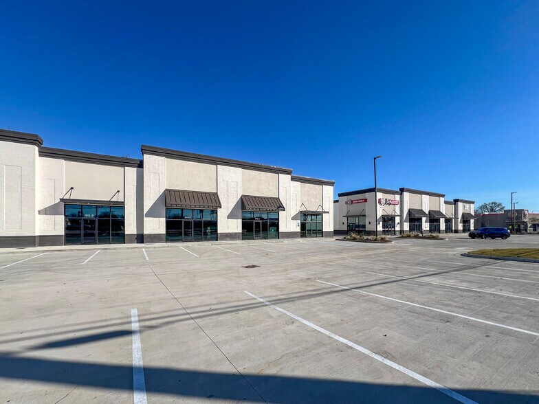 More Photos Of 1010 Memorial Pky N, Huntsville Storefront For Lease