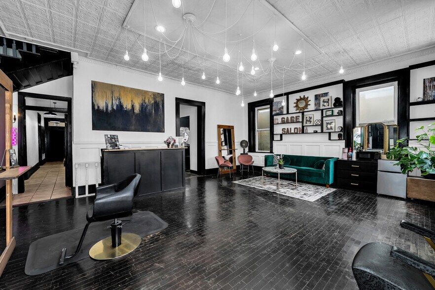 More Photos Of 110 S 2nd St, Ozark Flex For Sale