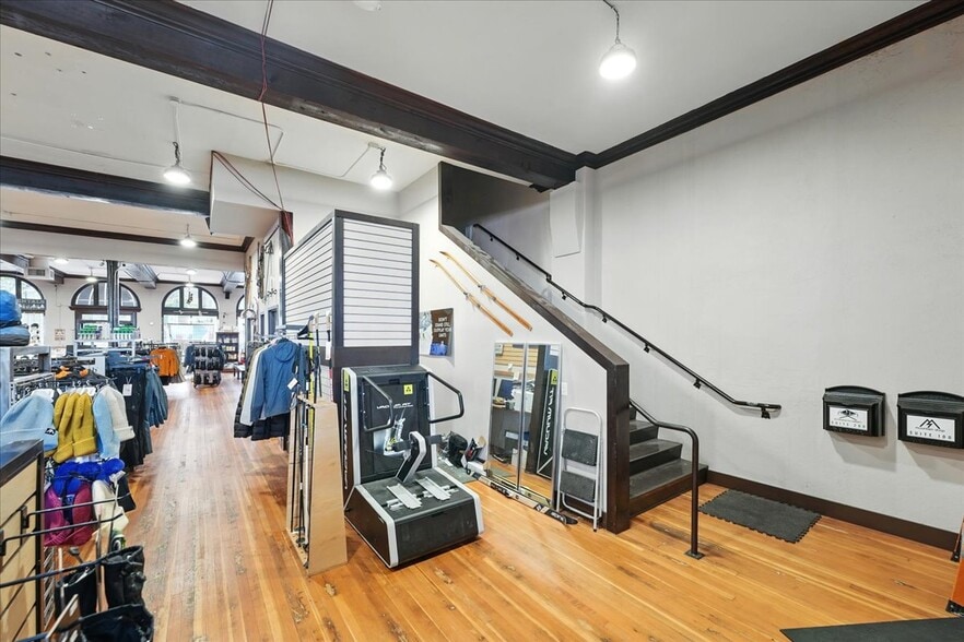 More Photos Of 2975 NE Sandy Blvd, Portland Storefront For Sale