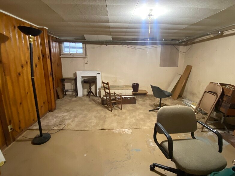 More Photos Of 1348 E Cherry St, Springfield Office For Lease