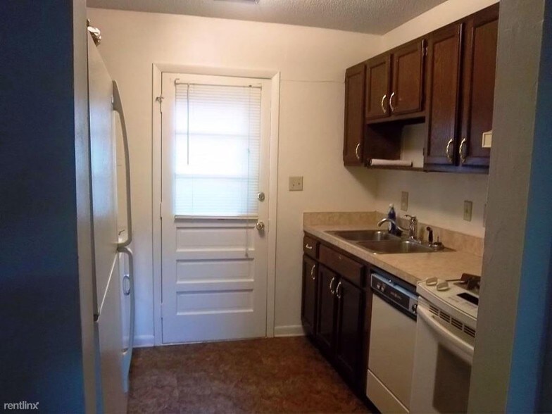 More Photos Of 1923-1931 Vantage Point Pl, Greensboro Apartments For Sale