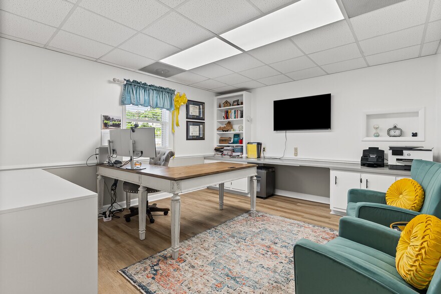 More Photos Of 525 7th St, Altavista Office For Sale