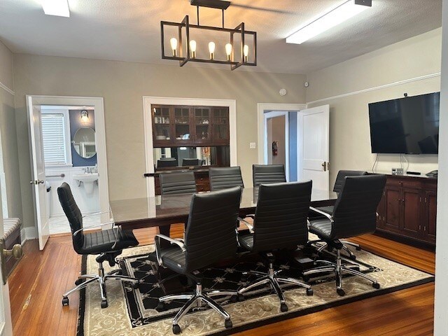 More Photos Of 5502 N Nebraska Ave, Tampa Office For Sale