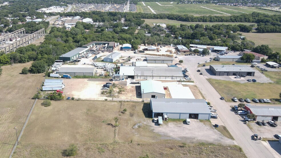 More Photos Of 328 Thomas Pl, Everman Manufacturing For Sale