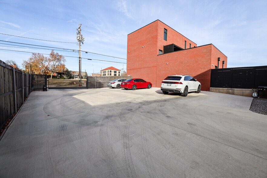 More Photos Of 605 NW 4th St, Oklahoma City Office For Sale