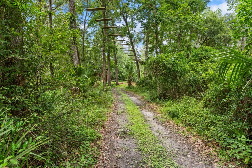 More Photos Of 6440 Cedar Ln, Brooksville Sports And Entertainment For Sale