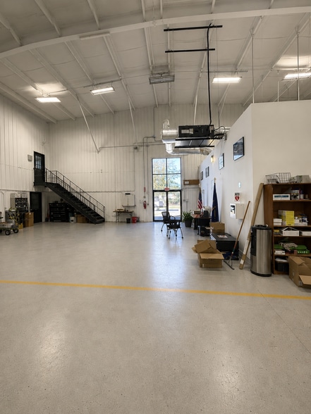More Photos Of 915 Commerce Cir, Hanahan Manufacturing For Sale