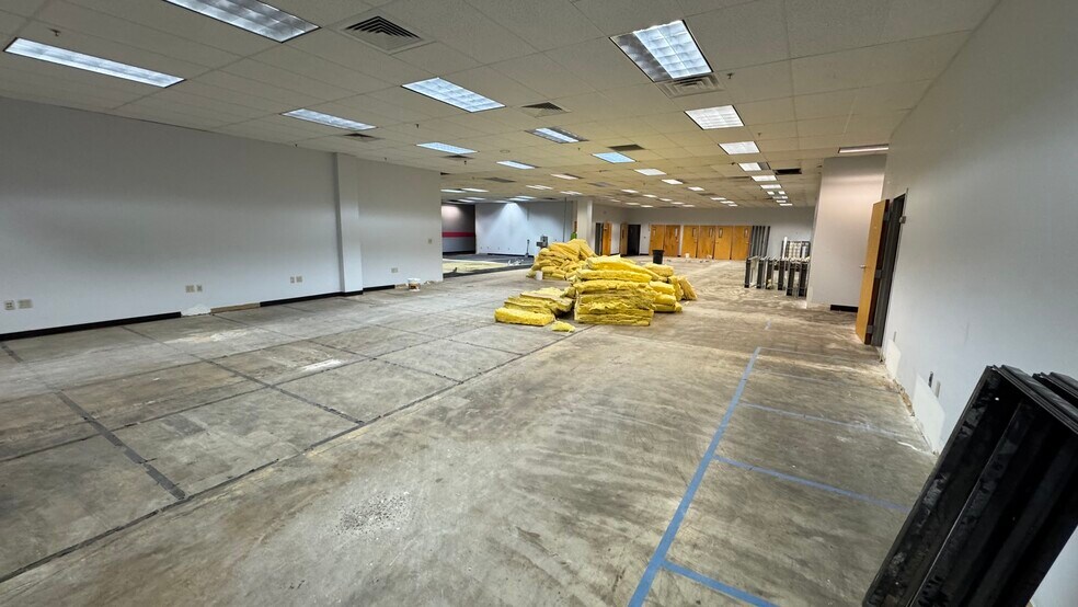 More Photos Of 3864 Courtney St, Bethlehem Flex For Lease