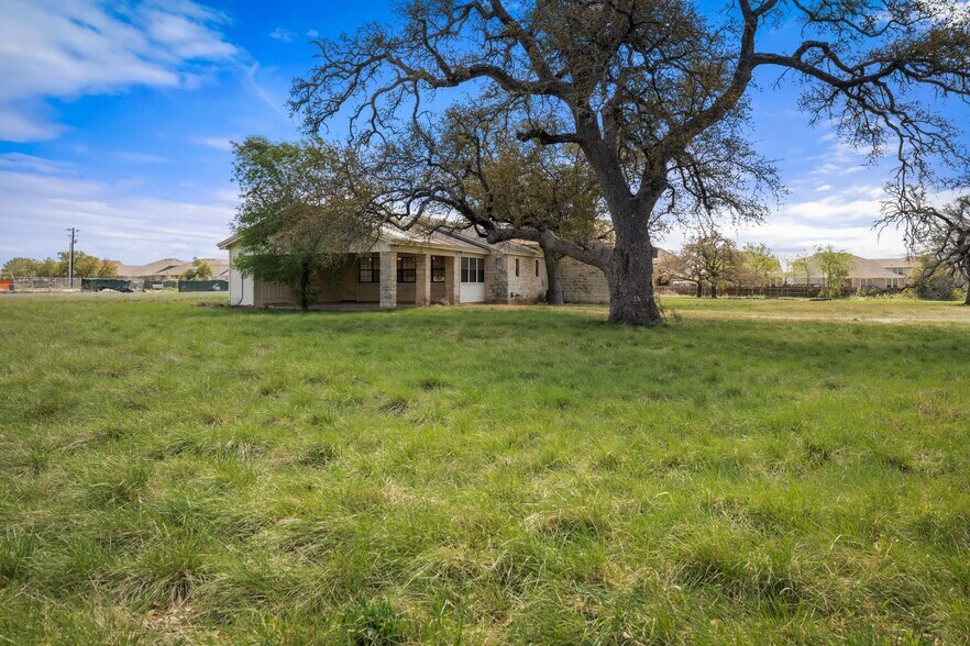 More Photos Of 600 County Road 263, Liberty Hill Specialty For Lease