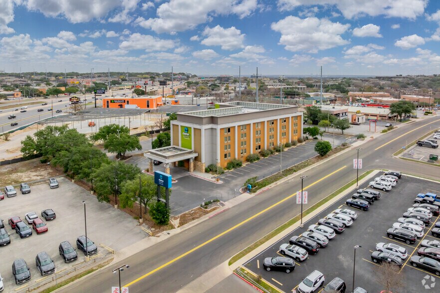 More Photos Of 4803 Manitou Dr, San Antonio Hotel For Sale