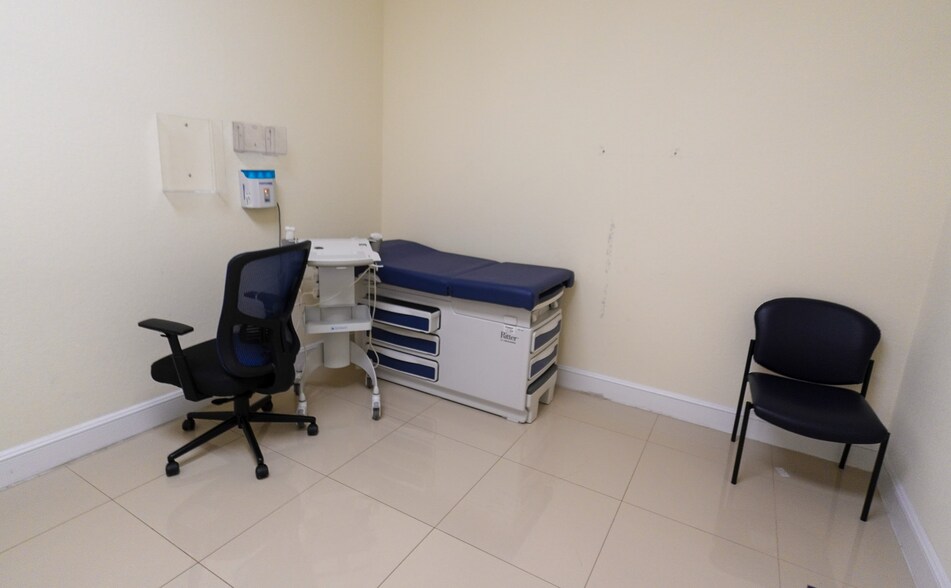 More Photos Of 6623 S Zarzamora St, San Antonio Freestanding For Lease