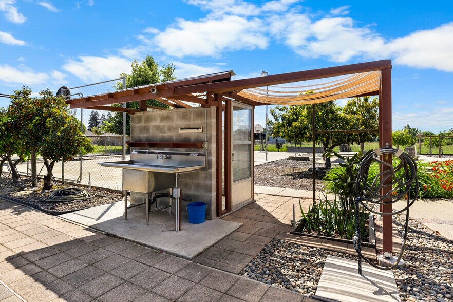 More Photos Of 9930 Calvine Rd, Sacramento Apartments For Sale