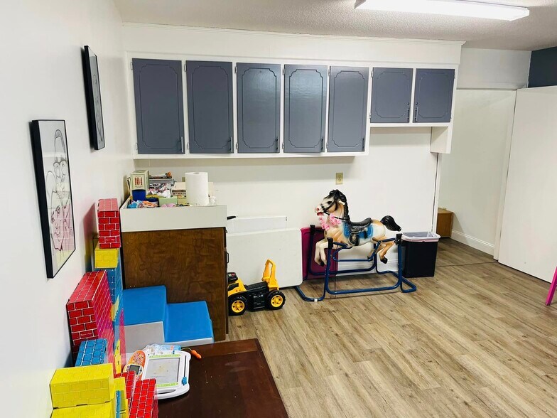 More Photos Of 301 W Main St, Stoneville Office For Sale