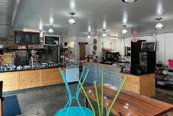 More Photos Of 1701 W 15th St, Houston Freestanding For Sale