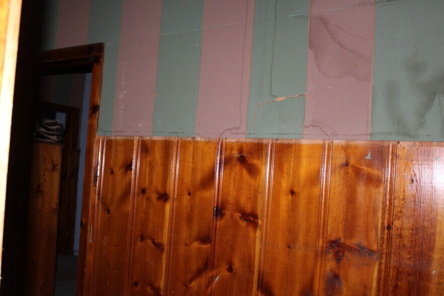 More Photos Of 1871 Elm, Waynoka Sports And Entertainment For Sale