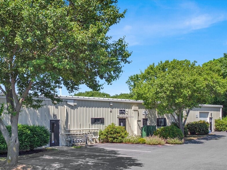 More Photos Of 10 Rainbow Ter, Danvers Warehouse For Lease