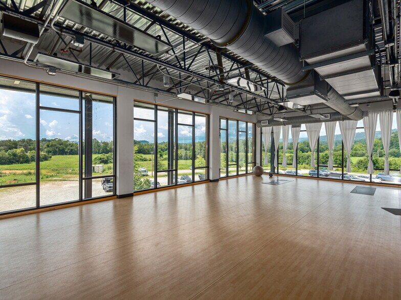 More Photos Of 701 Old Fanning Bridge Rd, Fletcher Sports And Entertainment For Sale