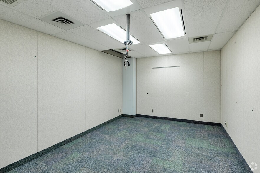 More Photos Of 1-5 Nicholas St, Ottawa Office For Lease