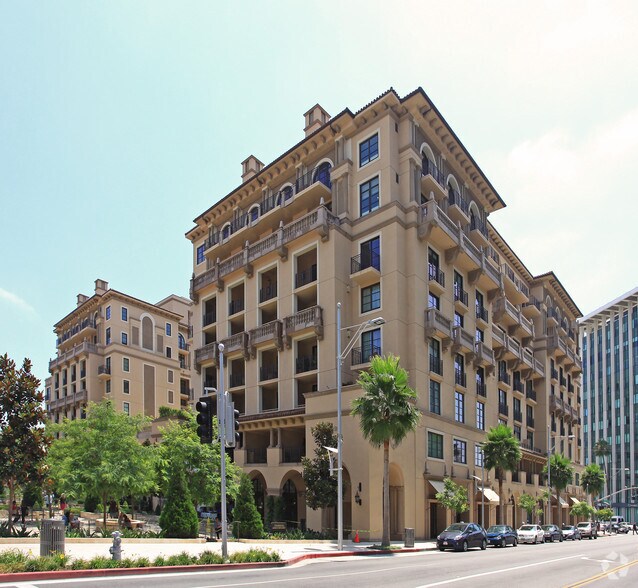 Primary Photo Of 210 N Beverly Dr, Beverly Hills Hotel For Lease