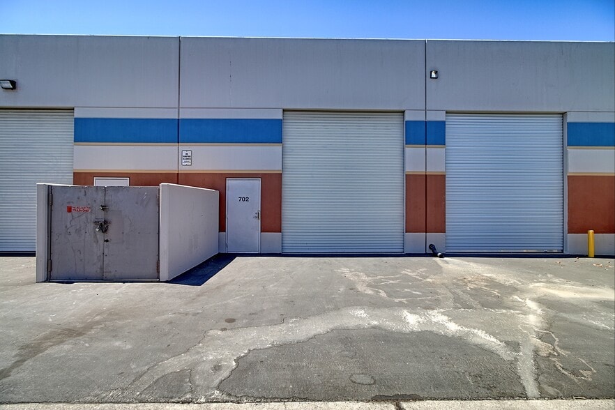 More Photos Of 1891 Goodyear Ave, Ventura Manufacturing For Lease