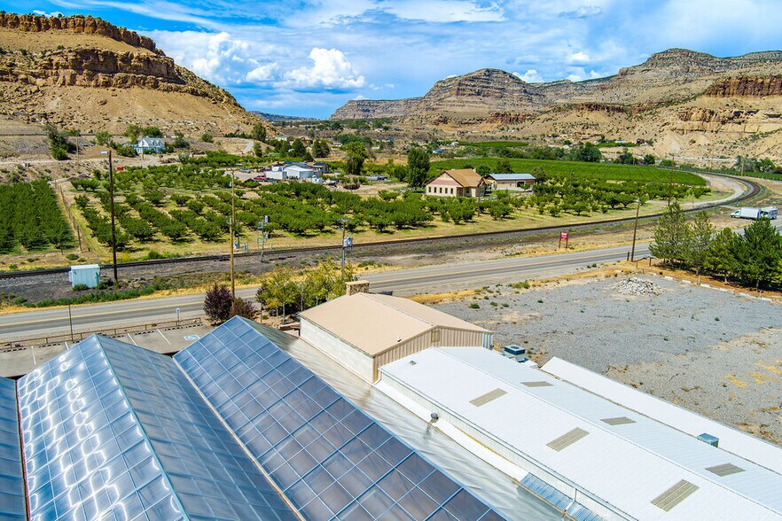 More Photos Of 1043 N River Rd, Palisade Freestanding For Sale